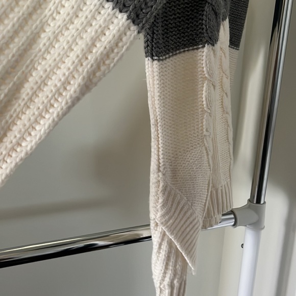 Dex colour block sweater. Size large - Picture 5 of 5